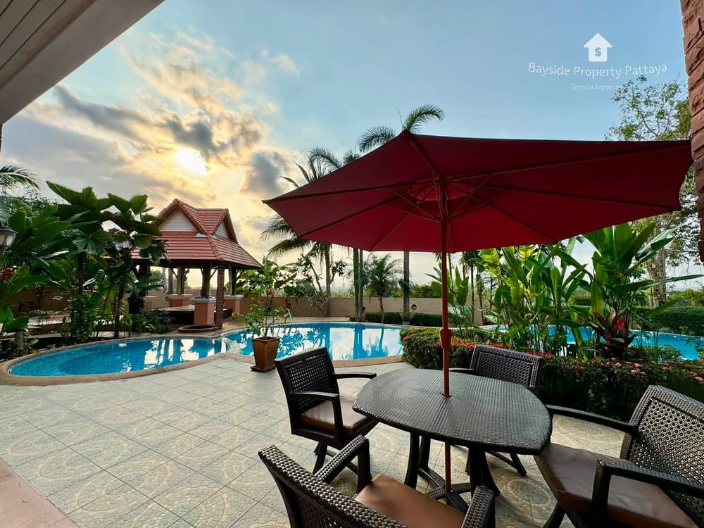 Moderne Poolvilla mit 4 Schlafzimmern zum Verkauf in Huai Yai, Pattaya 7