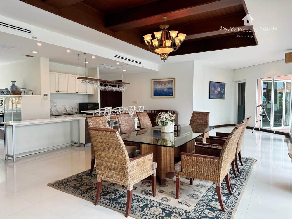 Moderne Poolvilla mit 4 Schlafzimmern zum Verkauf in Huai Yai, Pattaya 9