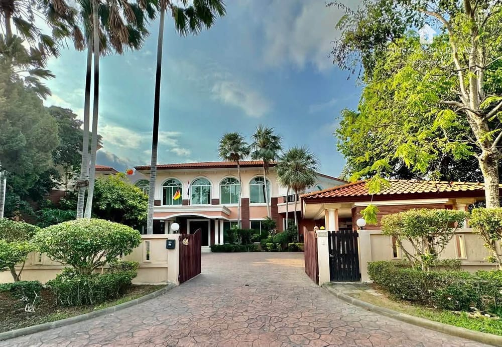 Moderne Poolvilla mit 4 Schlafzimmern zum Verkauf in Huai Yai, Pattaya 10