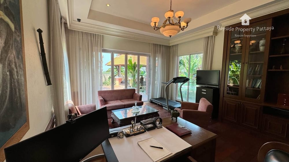Moderne Poolvilla mit 4 Schlafzimmern zum Verkauf in Huai Yai, Pattaya 11