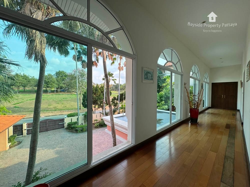 Moderne Poolvilla mit 4 Schlafzimmern zum Verkauf in Huai Yai, Pattaya 12