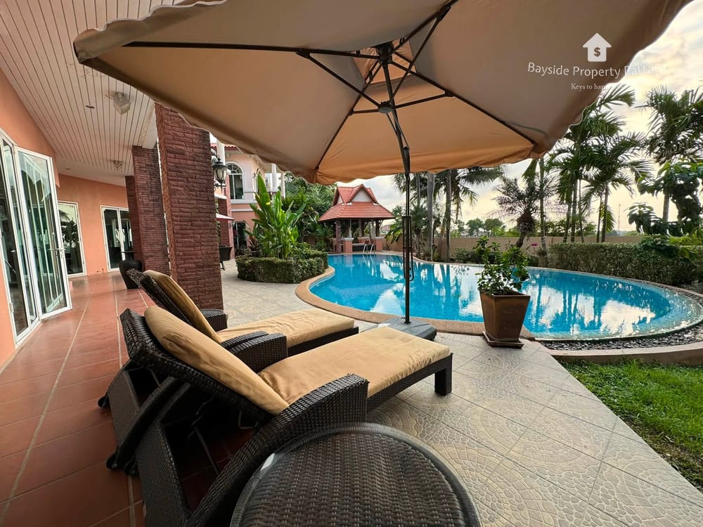 Moderne Poolvilla mit 4 Schlafzimmern zum Verkauf in Huai Yai, Pattaya 17
