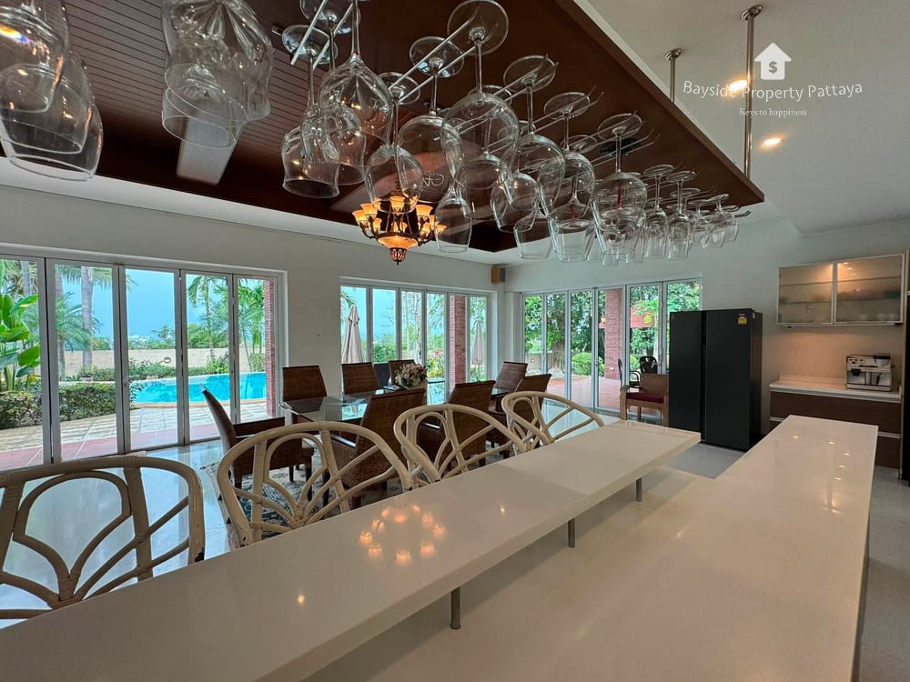 Moderne Poolvilla mit 4 Schlafzimmern zum Verkauf in Huai Yai, Pattaya 18