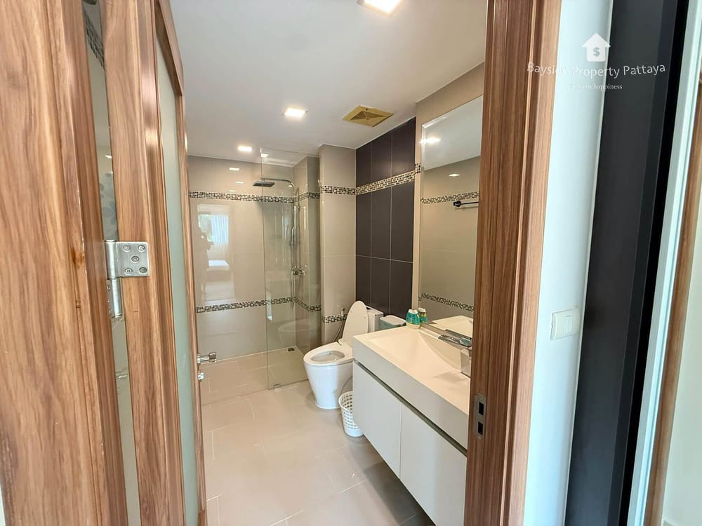 1-Bedroom Condo for Sale at Wongamat Beach, Pattaya with Air Conditioning 10