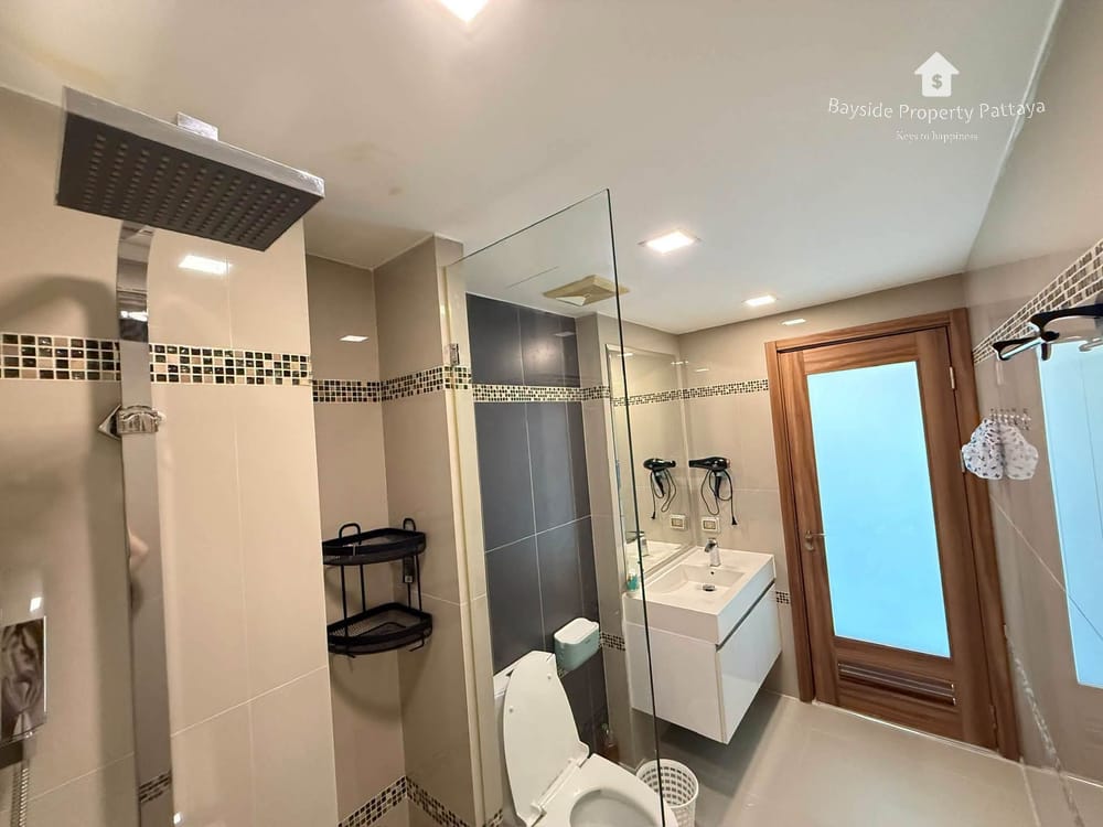 1-Bedroom Condo for Sale at Wongamat Beach, Pattaya with Air Conditioning 11