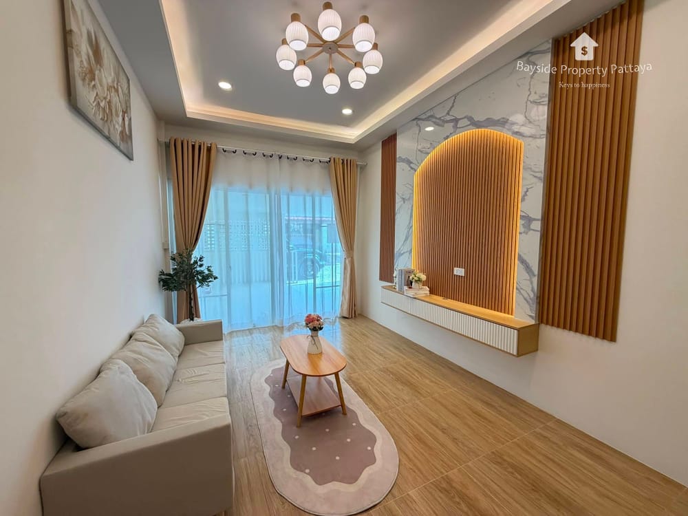 Modern 2 Bedroom Townhouse with Air Conditioning in East Pattaya 7