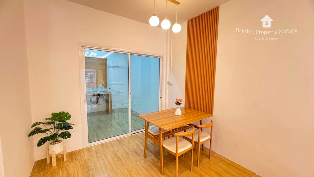 Modern 2 Bedroom Townhouse with Air Conditioning in East Pattaya 8