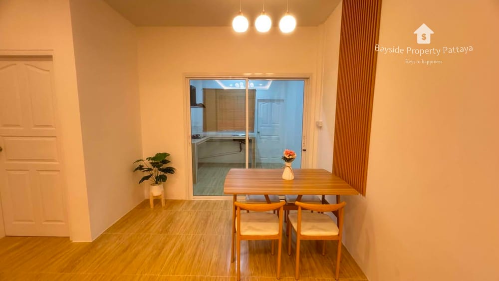 Modern 2 Bedroom Townhouse with Air Conditioning in East Pattaya 9