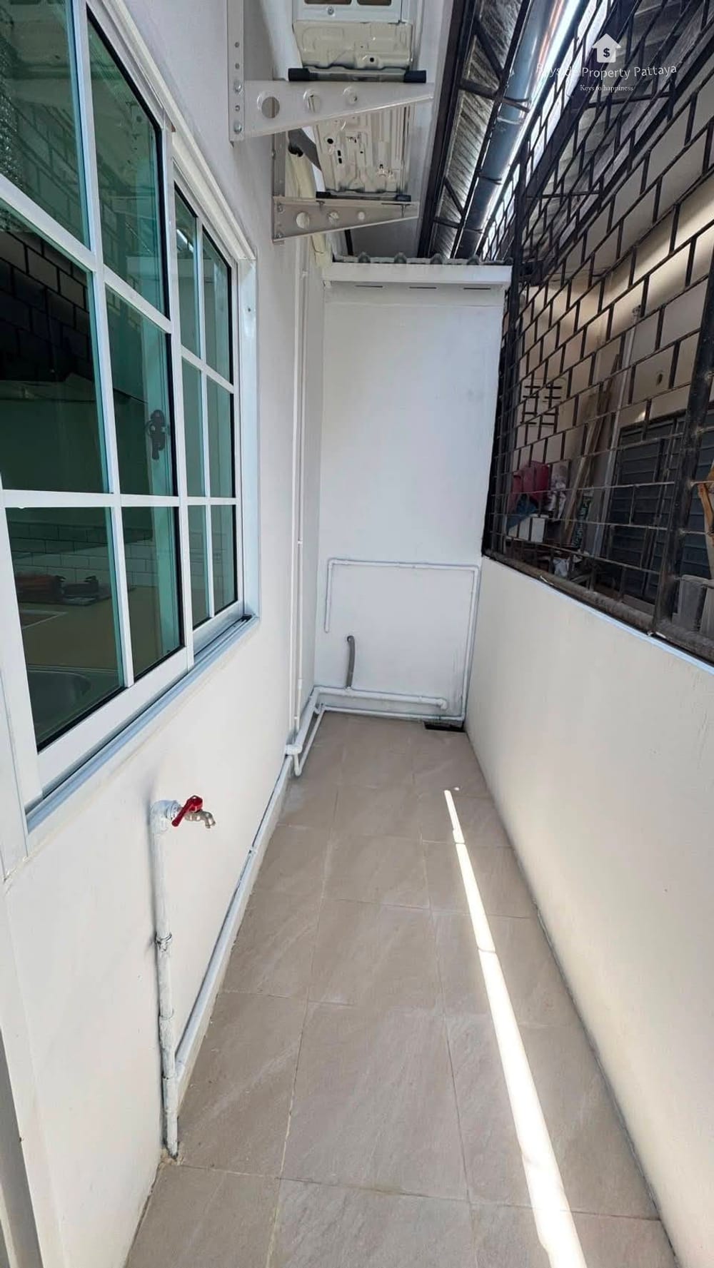 Modern 2 Bedroom Townhouse with Air Conditioning in East Pattaya 14