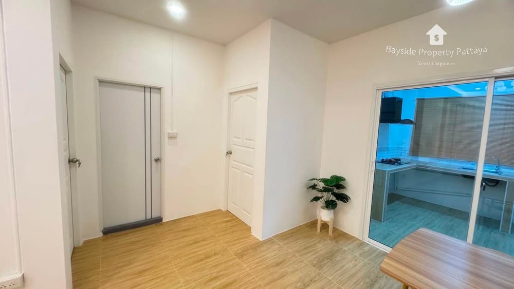 Modern 2 Bedroom Townhouse with Air Conditioning in East Pattaya 16