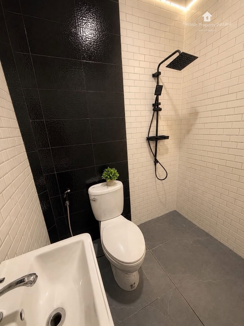 Modern 2 Bedroom Townhouse with Air Conditioning in East Pattaya 18