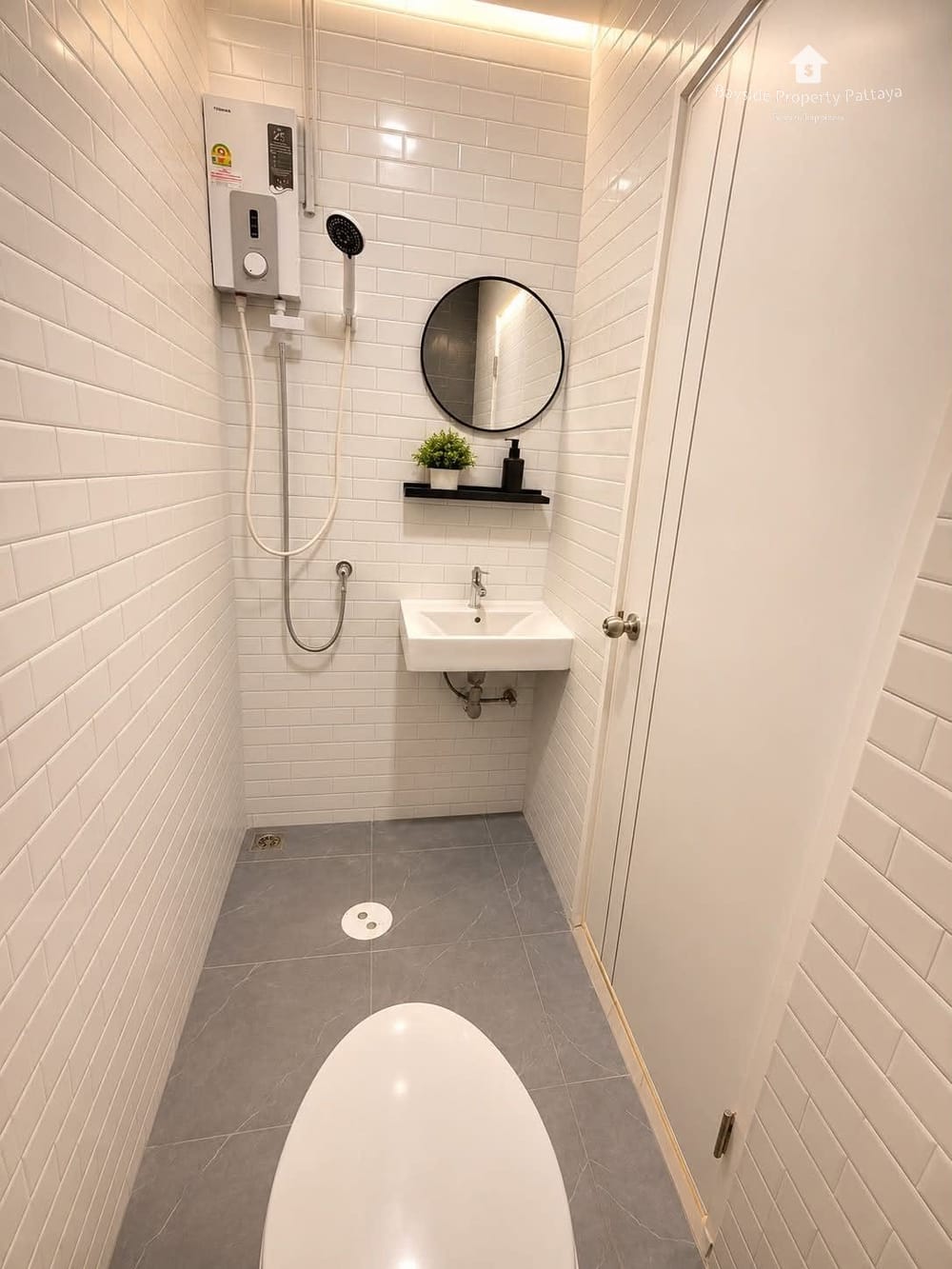 Modern 2 Bedroom Townhouse with Air Conditioning in East Pattaya 21