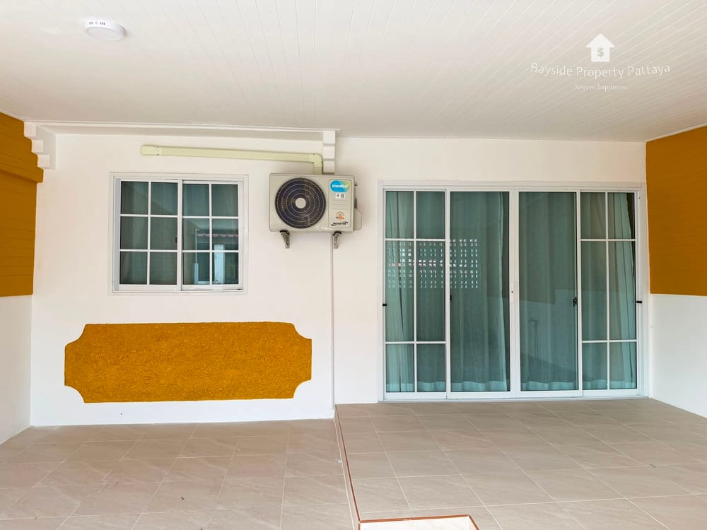 Modern 2 Bedroom Townhouse with Air Conditioning in East Pattaya 23
