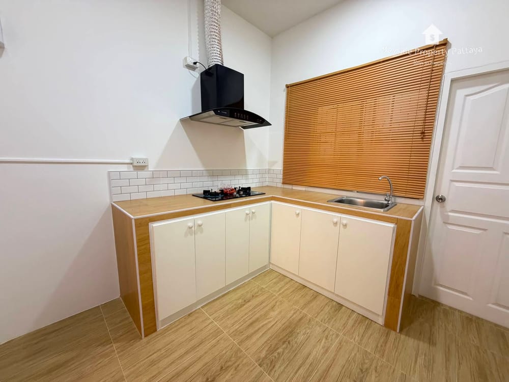 Modern 2 Bedroom Townhouse with Air Conditioning in East Pattaya 24