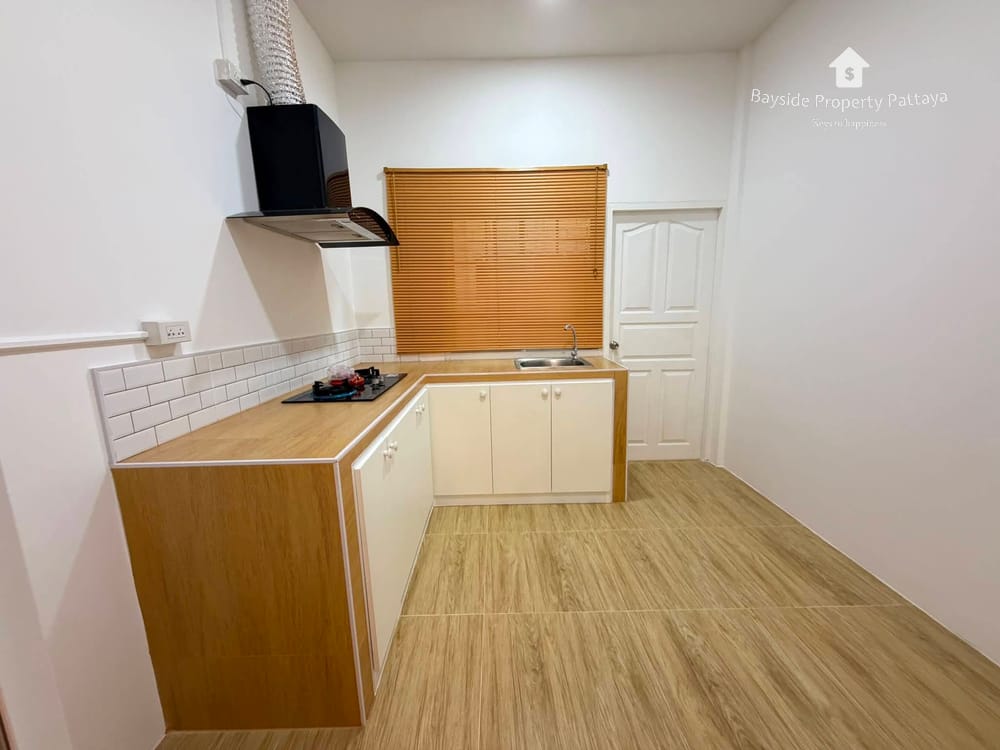 Modern 2 Bedroom Townhouse with Air Conditioning in East Pattaya 27