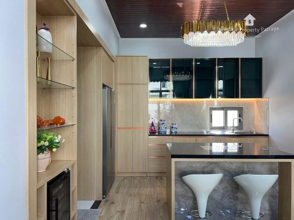 Spacious 5-Bedroom Pool Villa for Sale in East Pattaya - Pet Friendly with 24/7 Security 12