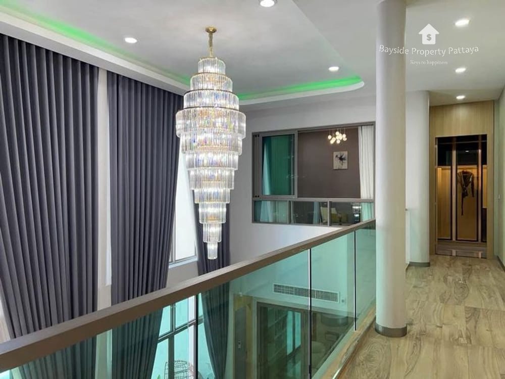 Spacious 5-Bedroom Pool Villa for Sale in East Pattaya - Pet Friendly with 24/7 Security 9