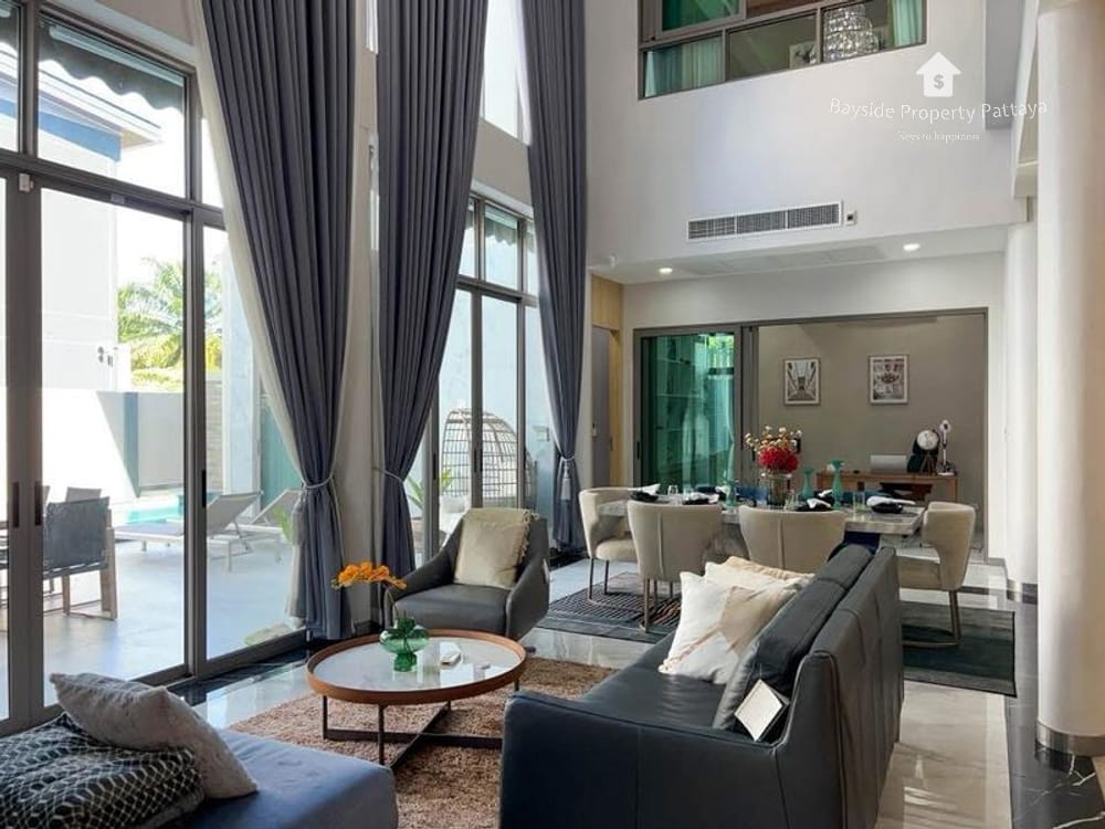 Spacious 5-Bedroom Pool Villa for Sale in East Pattaya - Pet Friendly with 24/7 Security 6