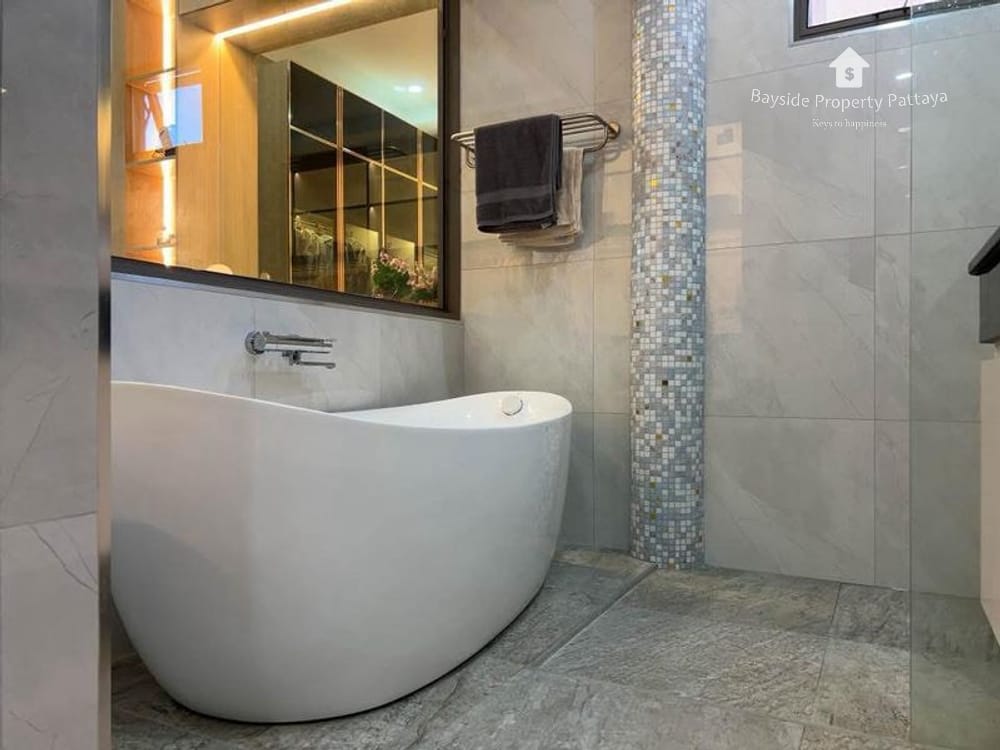 Spacious 5-Bedroom Pool Villa for Sale in East Pattaya - Pet Friendly with 24/7 Security 20