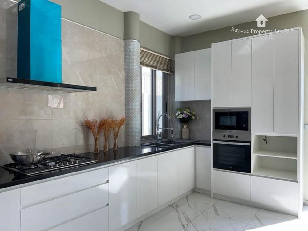 Spacious 5-Bedroom Pool Villa for Sale in East Pattaya - Pet Friendly with 24/7 Security 18