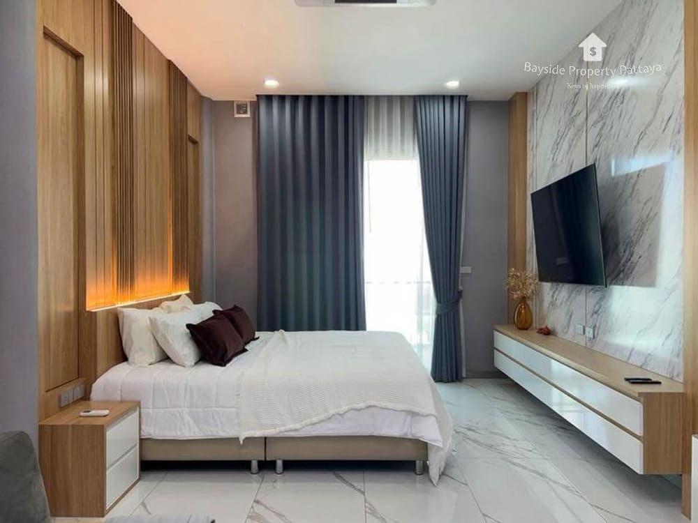 Spacious 5-Bedroom Pool Villa for Sale in East Pattaya - Pet Friendly with 24/7 Security 14