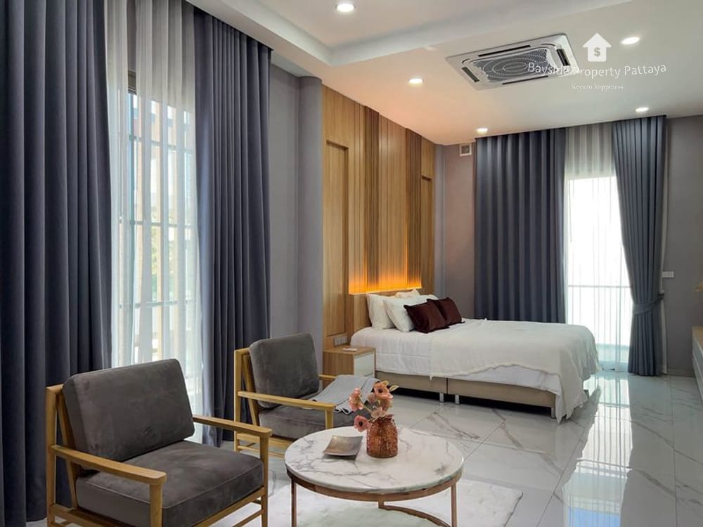 Spacious 5-Bedroom Pool Villa for Sale in East Pattaya - Pet Friendly with 24/7 Security 15