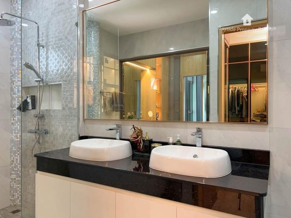 Spacious 5-Bedroom Pool Villa for Sale in East Pattaya - Pet Friendly with 24/7 Security 19