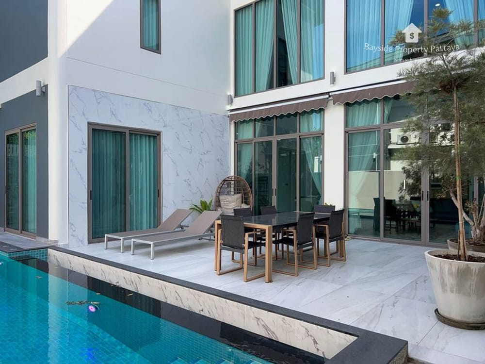 Spacious 5-Bedroom Pool Villa for Sale in East Pattaya - Pet Friendly with 24/7 Security 3