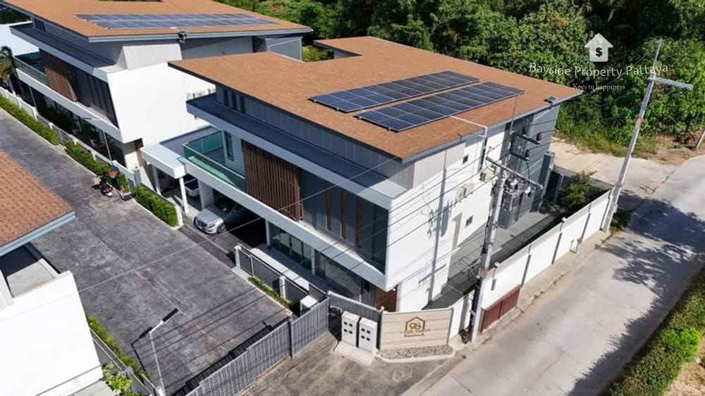 Spacious 5-Bedroom Pool Villa for Sale in East Pattaya - Pet Friendly with 24/7 Security 4