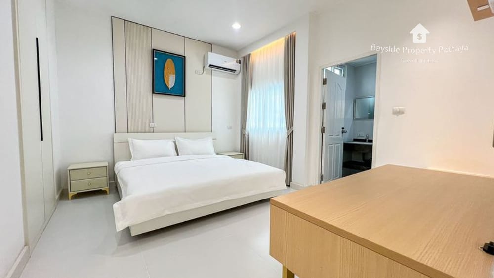 Großzügiges freistehendes Haus mit 6 Schlafzimmern und Klimaanlage in Pattaya City 3