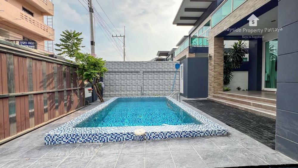 Großzügiges freistehendes Haus mit 6 Schlafzimmern und Klimaanlage in Pattaya City 7