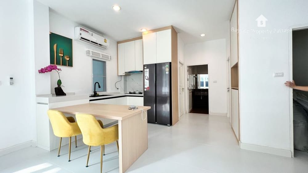 Großzügiges freistehendes Haus mit 6 Schlafzimmern und Klimaanlage in Pattaya City 8