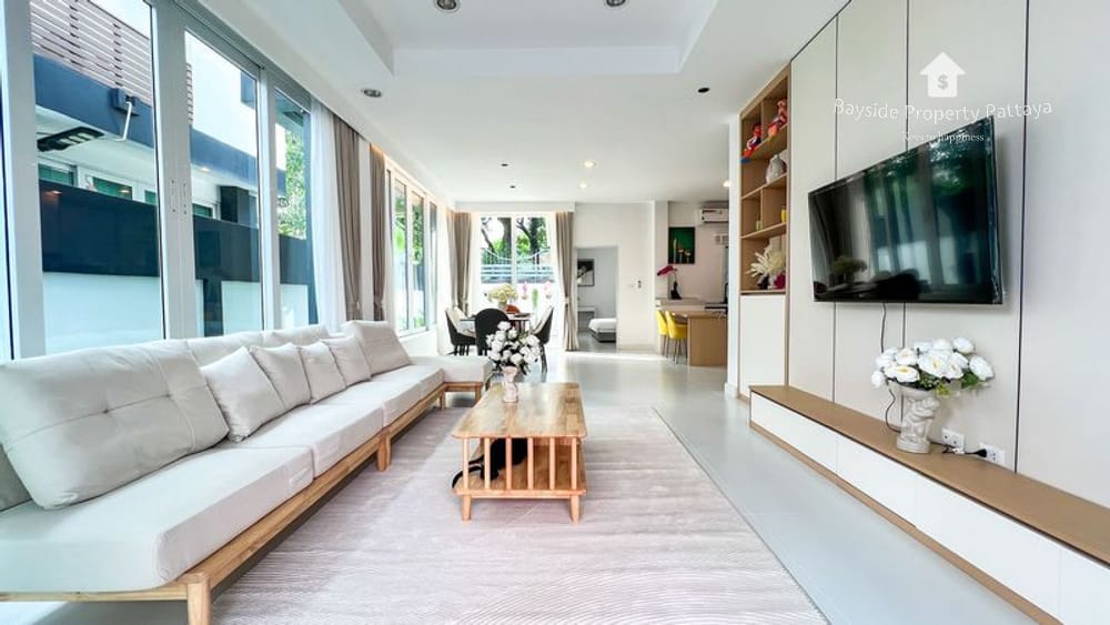 Großzügiges freistehendes Haus mit 6 Schlafzimmern und Klimaanlage in Pattaya City 10