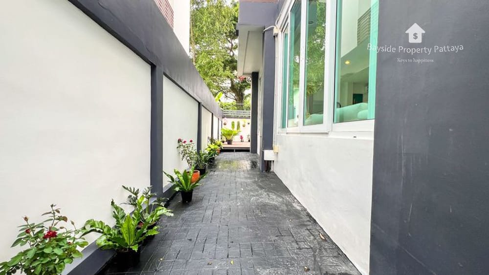 Großzügiges freistehendes Haus mit 6 Schlafzimmern und Klimaanlage in Pattaya City 13