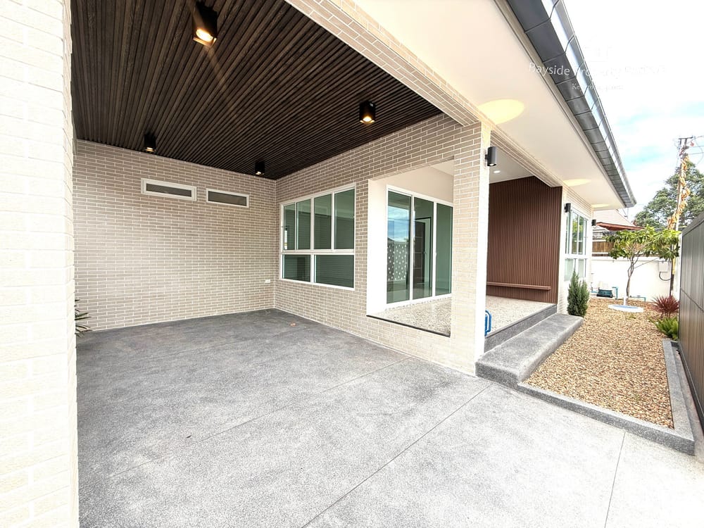 Modern 2-Bedroom Detached House for Sale in East Pattaya - Pet Friendly with Air Conditioning 3