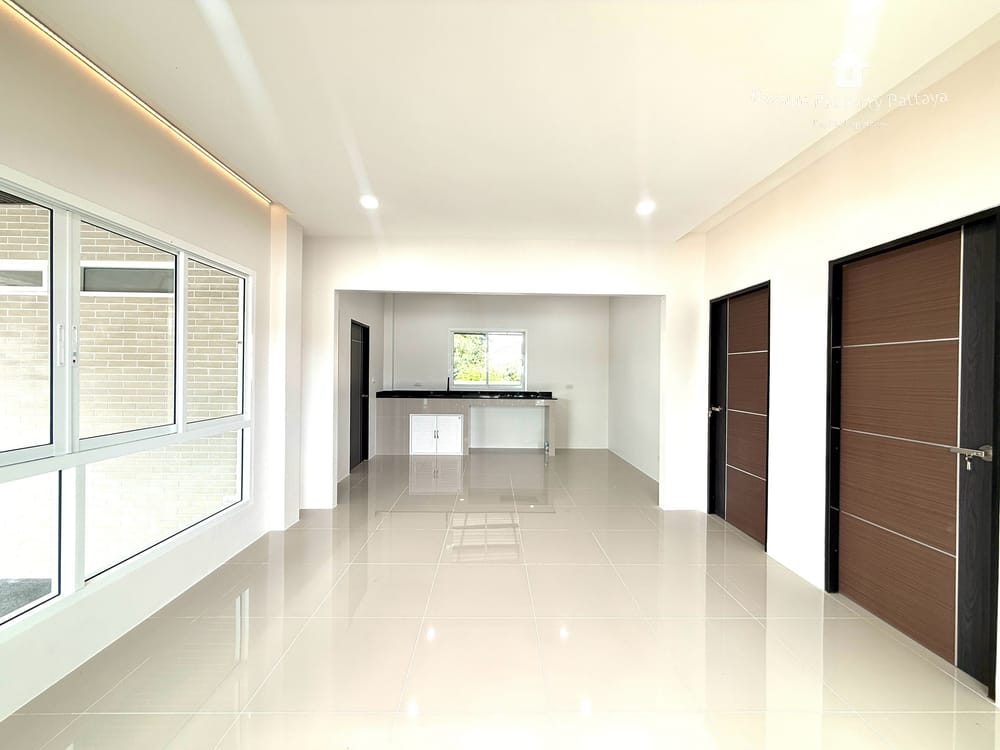 Modern 2-Bedroom Detached House for Sale in East Pattaya - Pet Friendly with Air Conditioning 7