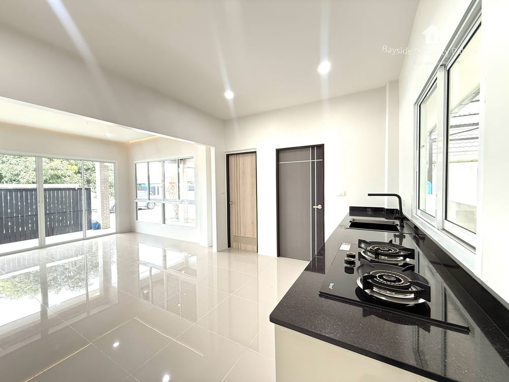 Modern 2-Bedroom Detached House for Sale in East Pattaya - Pet Friendly with Air Conditioning 9
