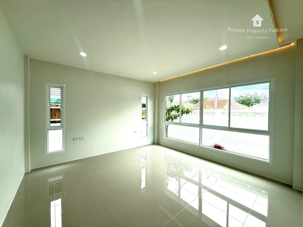Modern 2-Bedroom Detached House for Sale in East Pattaya - Pet Friendly with Air Conditioning 10