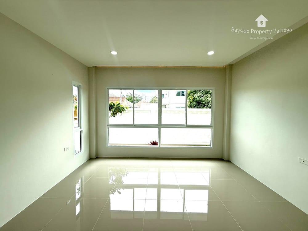 Modern 2-Bedroom Detached House for Sale in East Pattaya - Pet Friendly with Air Conditioning 11