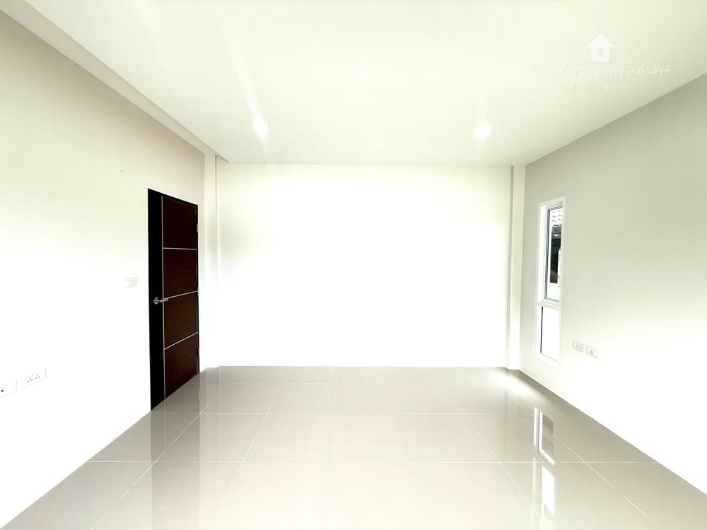 Modern 2-Bedroom Detached House for Sale in East Pattaya - Pet Friendly with Air Conditioning 12