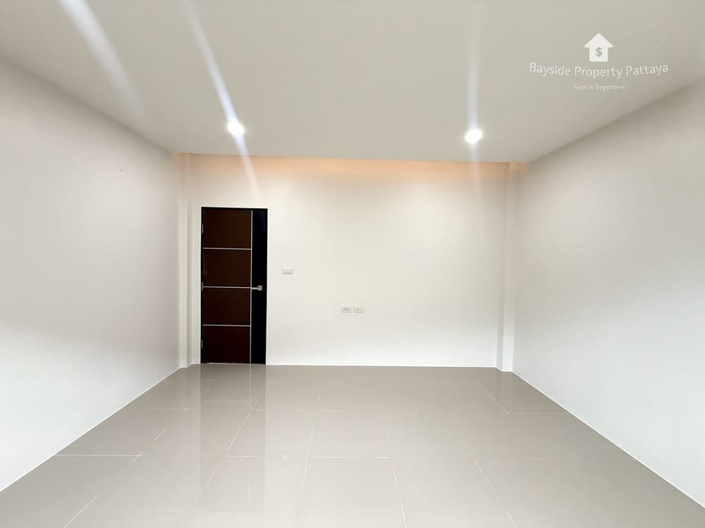Modern 2-Bedroom Detached House for Sale in East Pattaya - Pet Friendly with Air Conditioning 14