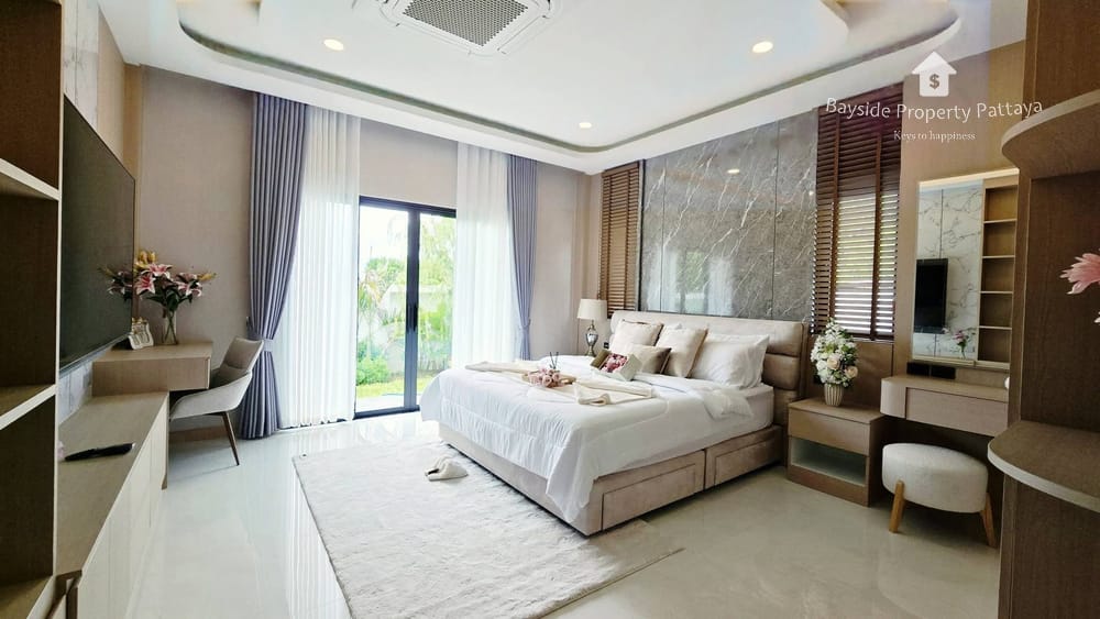 Spacious 4-Bedroom Detached House for Sale in East Pattaya with Air Conditioning 2