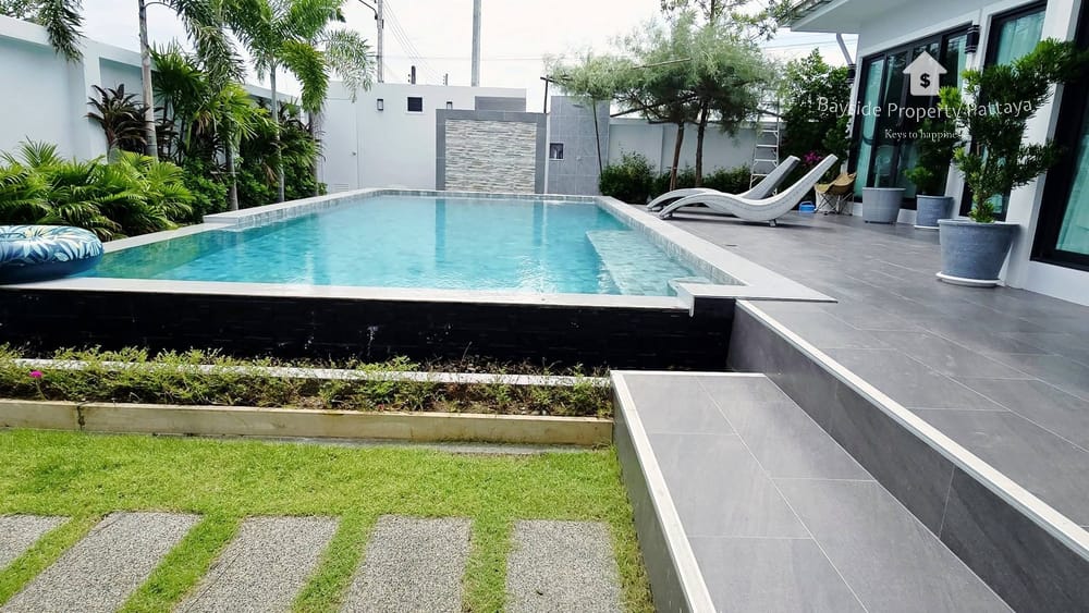 Spacious 4-Bedroom Detached House for Sale in East Pattaya with Air Conditioning 5