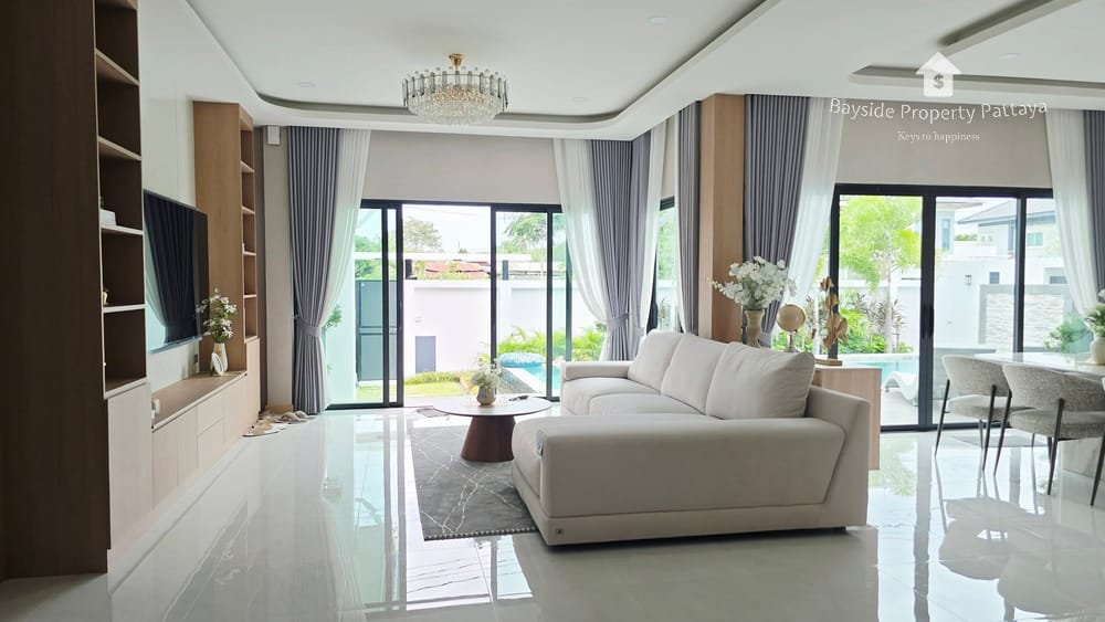 Spacious 4-Bedroom Detached House for Sale in East Pattaya with Air Conditioning 3