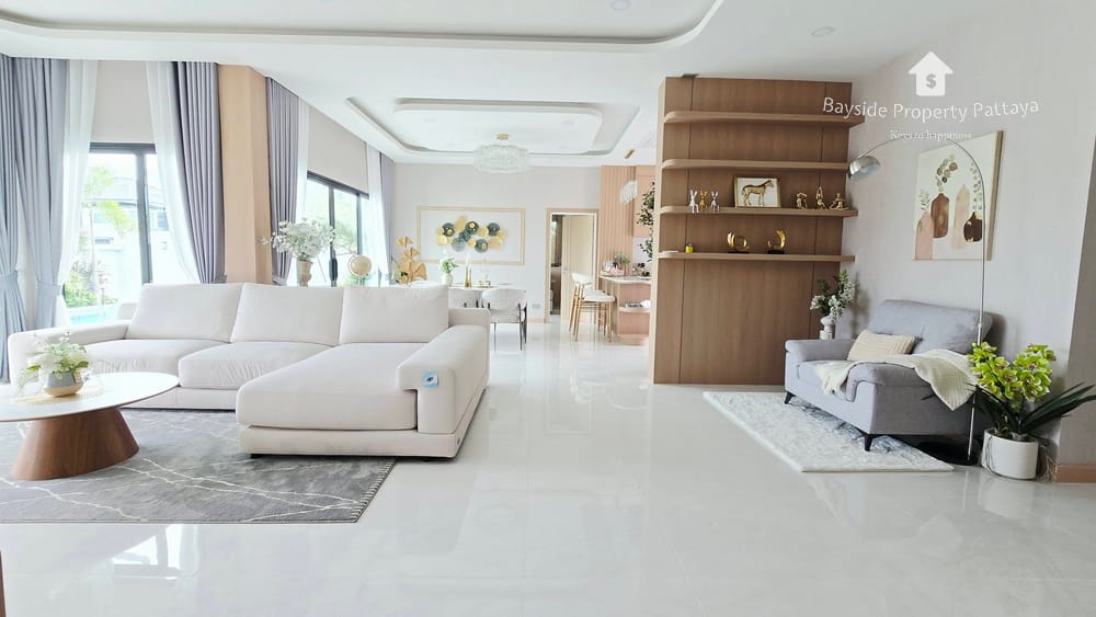 Spacious 4-Bedroom Detached House for Sale in East Pattaya with Air Conditioning 11