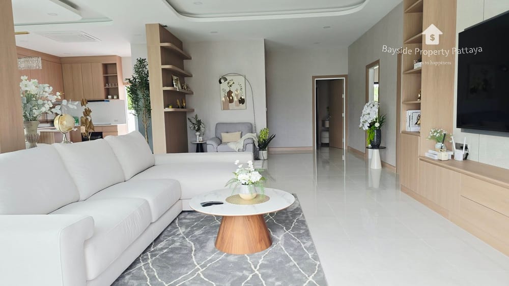 Spacious 4-Bedroom Detached House for Sale in East Pattaya with Air Conditioning 14