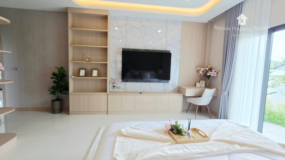 Spacious 4-Bedroom Detached House for Sale in East Pattaya with Air Conditioning 15