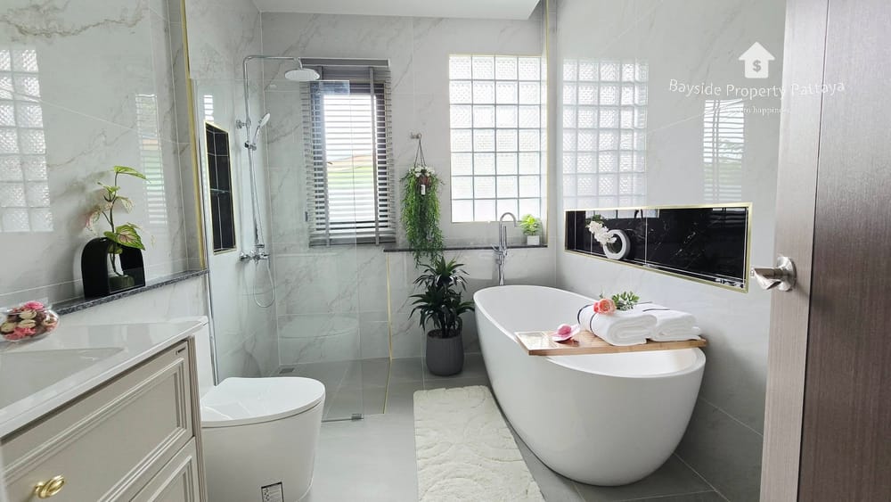 Spacious 4-Bedroom Detached House for Sale in East Pattaya with Air Conditioning 19