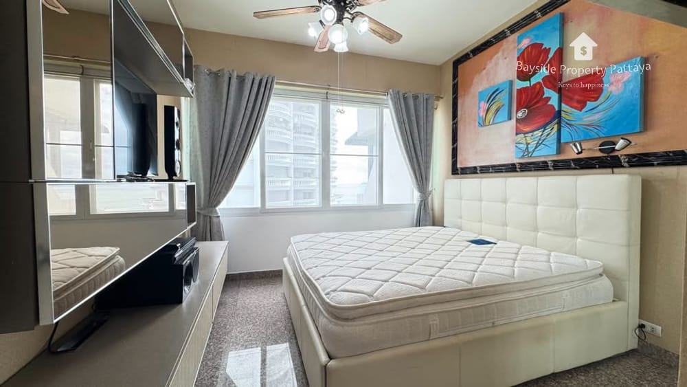 Stunning 2-Bedroom Penthouse for Sale at Siam Penthouse III with City View in Wongamat Beach, Pattaya 10