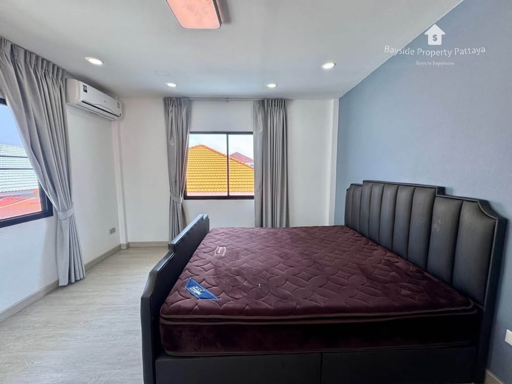 Großzügige Poolvilla mit 4 Schlafzimmern in Jomtien, Pattaya zu vermieten – Haustierfreundlich & Klimatisiert 24